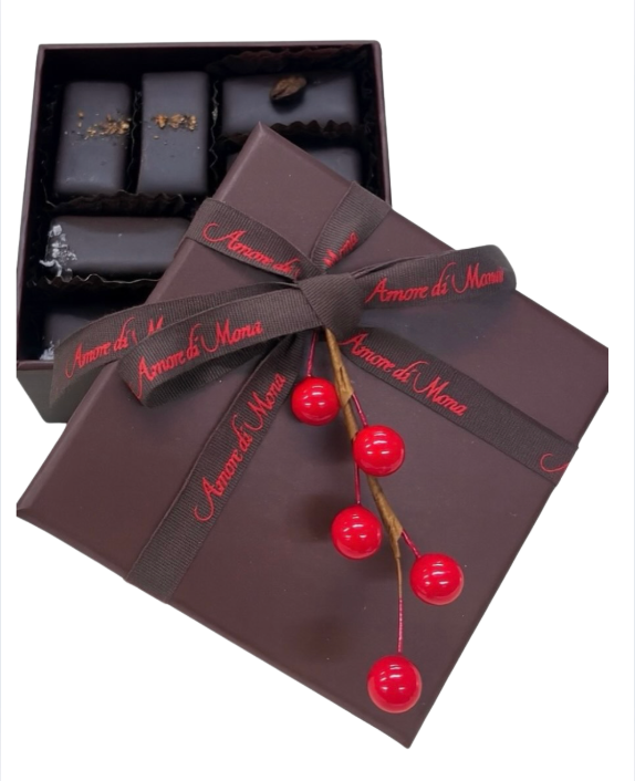 Amore di Mona Collection