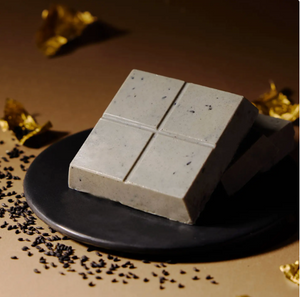 Kesshō Dubai-Style Black Sesame White Chocolate Bar with Japanese black sesame paste and crispy kataifi filling, available at Chocology Unlimited.